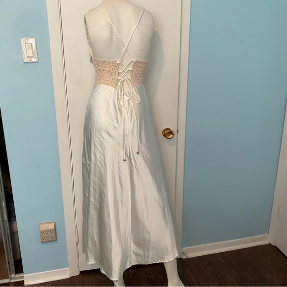 One & Only Collective Bridal Dress - Versatile Elegance - Picture 3 of 8